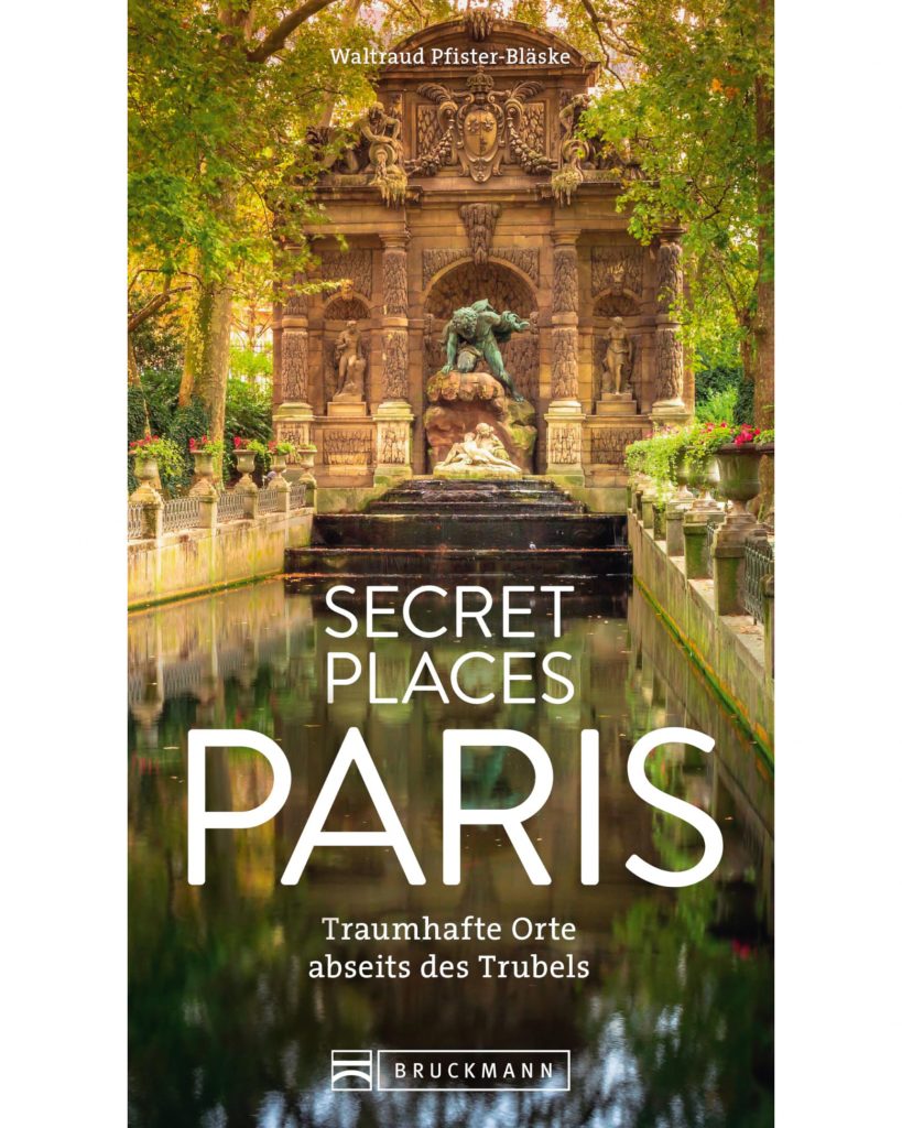 Cover Secret Places Paris